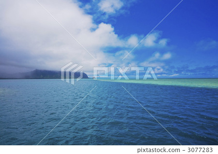 The sea of an angel in the bay to the Hawaii Oahu Kaneo. 3077283