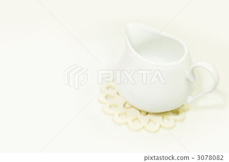 Milk pitcher. 3078082