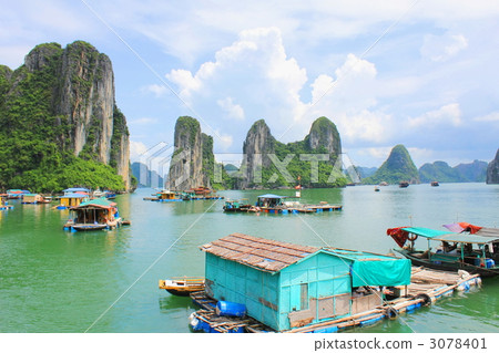 Water houses in Halong Bay Water houses in Halong Bay 3078401