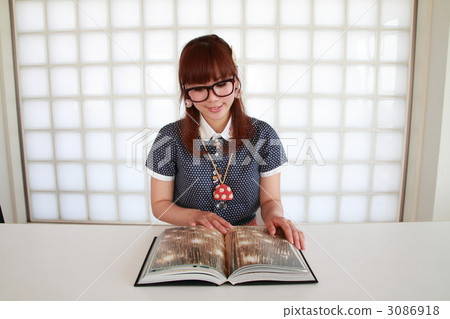 漂亮的女孩眼鏡版 3086918