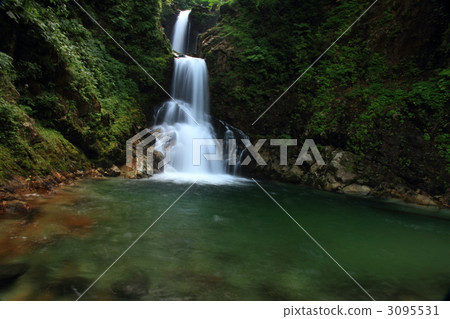 White cloth waterfall 3095531