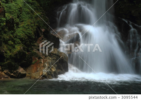 White cloth waterfall 3095544