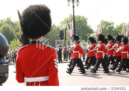 London's guards alternation ceremony 3104181