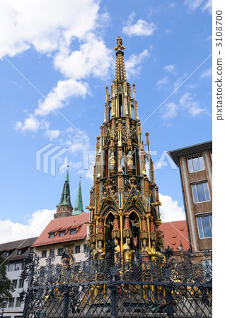 德國紐倫堡中央廣場的美麗春天 3108700