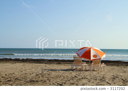 Beach and parasols & chairs R 3117202