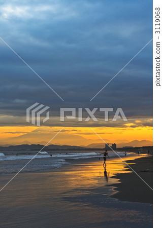 Sunset on the Kugenuma coast 3119068