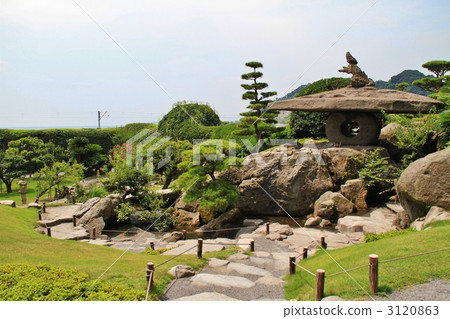 Lion squared lantern basket in the garden of Kagoshima-Senjinen 3120863