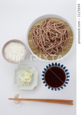 冷卻和切片的蕎麥頂視圖 3125694