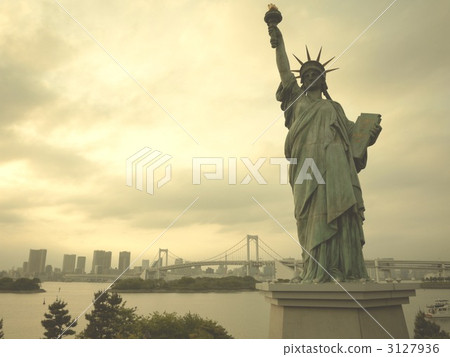 The Statue of Liberty in Dusk (Odaiba) The Statue of Liberty in Dusk (Odaiba) 3127936