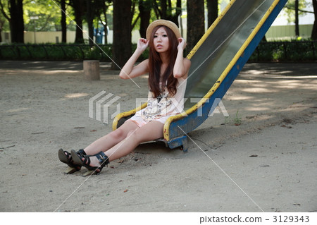 Women Park Dating 3129343