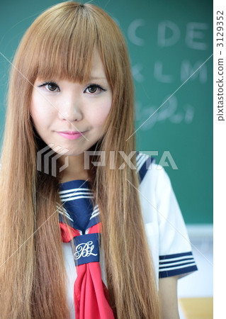 學校的女生 3129352