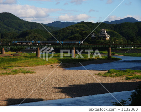 Ozu castle looking at the railroad 3132360