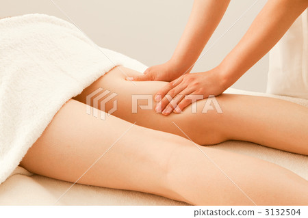 cellulite, aesthetician, oil massage 3132504