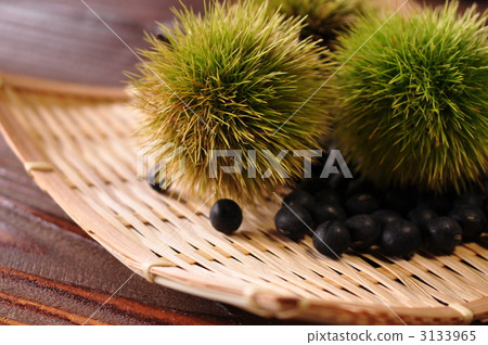 Black bean and green chestnut Black bean and green chestnut 3133965