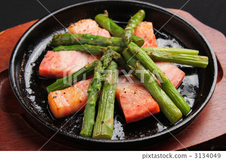 Iron board asparagus bacon Iron board asparagus bacon 3134049