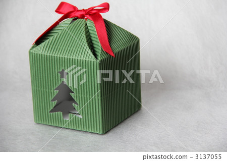 present, a box, yearly event 3137055