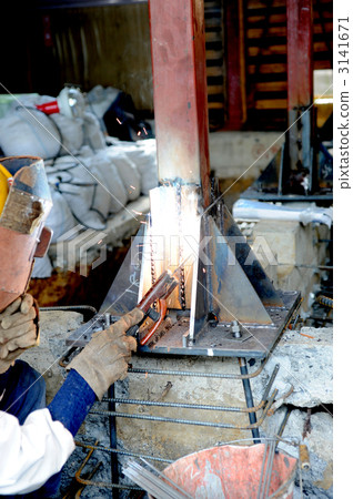 Seismic reinforcement of steel frame Seismic reinforcement of steel frame 3141671