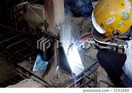 Seismic reinforcement work of steel frame Seismic reinforcement work of steel frame 3141699