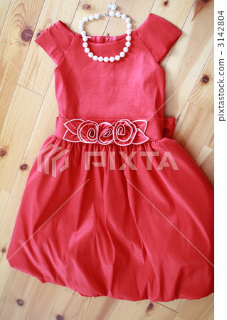 Red kids dress and pearl necklace Children's formal dress Red kids dress and pearl necklace Children's formal dress 3142804