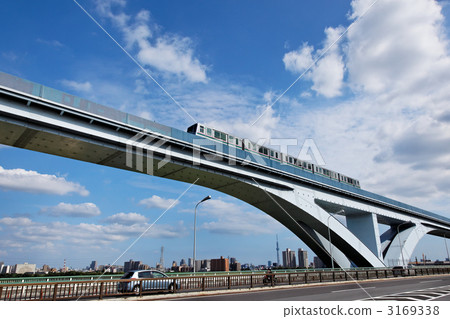 枕頭襯墊穿過扇形橋在荒川和東京天空樹 3169338