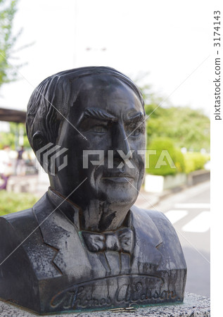 The bust of Thomas Edison, King of Inventions (in front of Keihan Electric Railway Iwashimizu Hachimangu Station/Yawata City, Kyoto Prefecture) 3174143