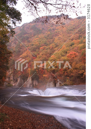 Waterfall of autumn blown split Waterfall of autumn blown split 3174628