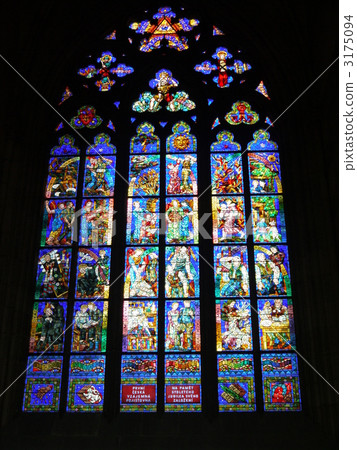 Stained glass of St. Vitus Cathedral 3175094
