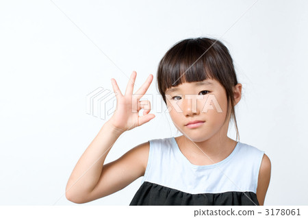 OK sign girl 3178061