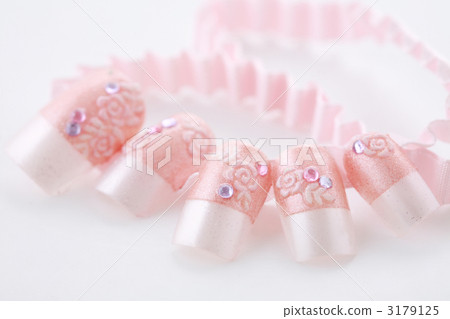 玫瑰圖案粉紅色法式指甲 玫瑰圖案粉紅色法式指甲 3179125