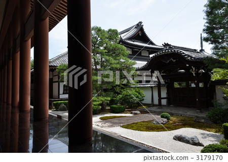 This pillar, vermillion pillar and Katsuyama garden This pillar, vermillion pillar and Katsuyama garden 3179170