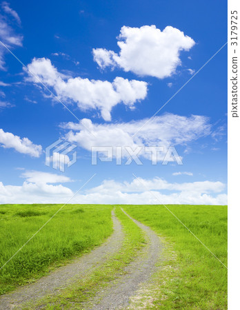 乾草原和藍天道路 3179725