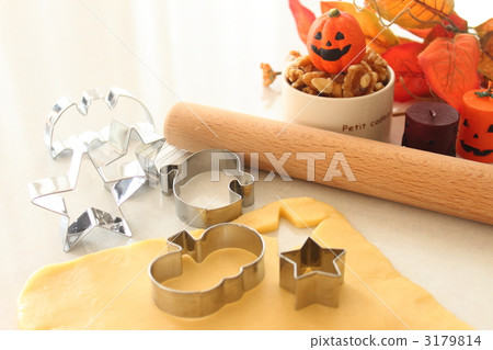 Halloween candy making cookie Halloween candy making cookie 3179814