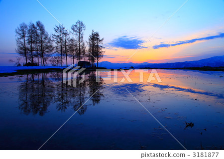 sunup, morning sun, reflective water surface 3181877