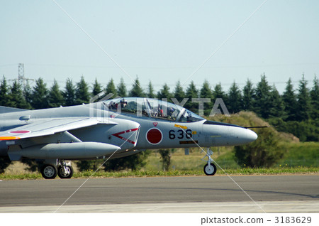 準備起飛T-4 3183629