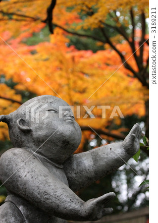 上部精神寺廟的清明心臟雕像在秋天 3189211