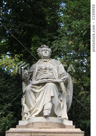 Schubert statue 3189988