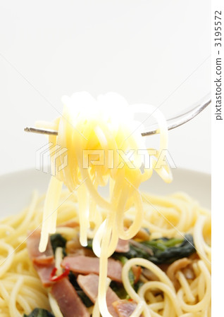 培根和菠菜麵食 3195572
