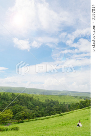 A woman inside a plateau 3197014