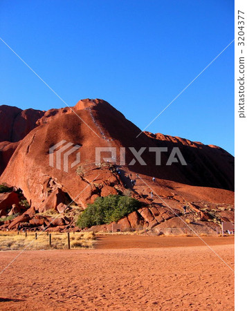 艾爾斯岩和藍天 3204377