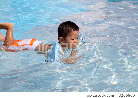 Baby swimming in the pool Baby swimming in the pool 3206660