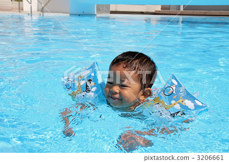 Baby swimming in the pool Baby swimming in the pool 3206661