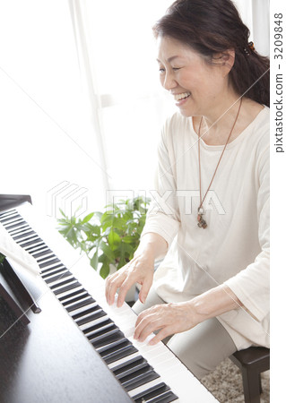 Senior woman enjoying piano performance 3209848