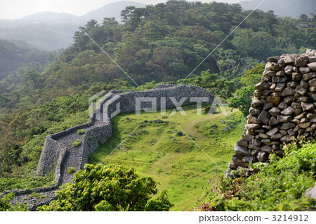 Koshijinmorono of Nakijin castle ruins 3214912
