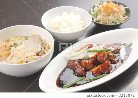 Sweet and sour pork noodle set 3215072