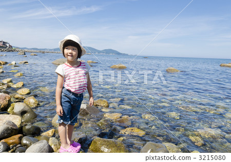 Swimming in the sea Swimming in the sea 3215080