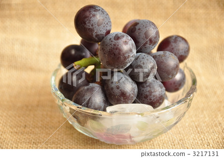 large drops, large beads, one bunch 3217131