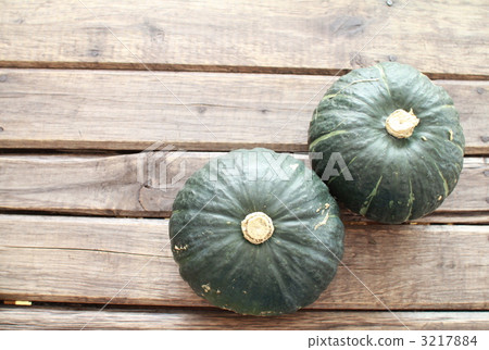 Palm-sized Botchan pumpkin from Hokkaido 3217884