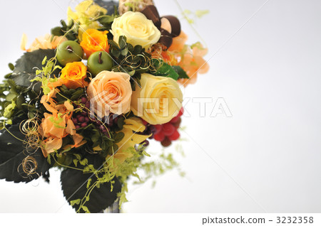present, green leaf, flower arrangement 3232358