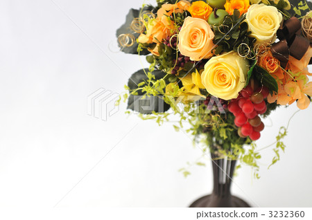 present, green leaf, flower arrangement 3232360