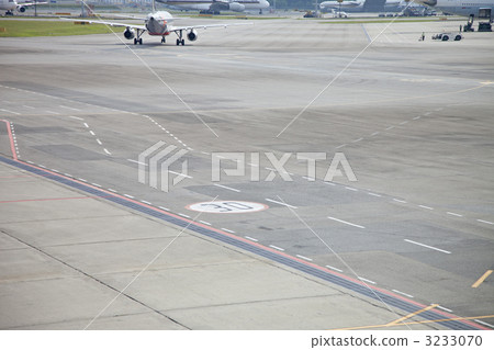 Airport guideway 3233070